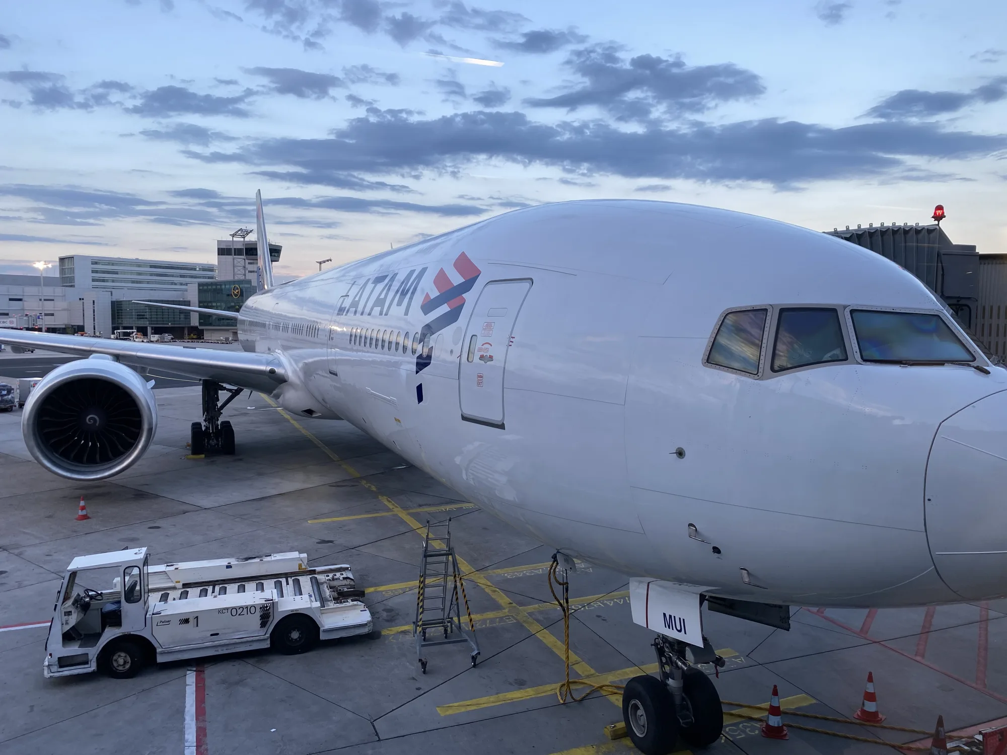 LATAM Boeing 777-300ER